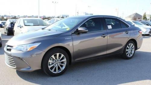 Photo of a 2015-2017 Toyota Camry in Predawn Gray Mica (paint color code 1H1)