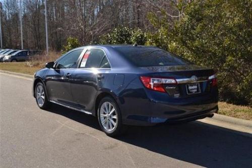 Photo of a 2014-2017 Toyota Camry in Parisian Night Pearl (paint color code 8W6)