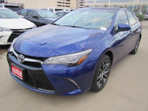 Photo of a 2015-2016 Toyota Camry in Blue Crush Metallic (paint color code 8W7)