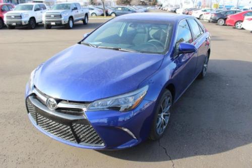 Photo of a 2015-2016 Toyota Camry in Blue Crush Metallic (paint color code 8W7)