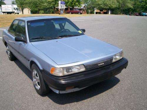 Photo of a 1990-1991 Toyota Camry in Ice Blue Metallic (AKA Pearl) (paint color code 8G2)