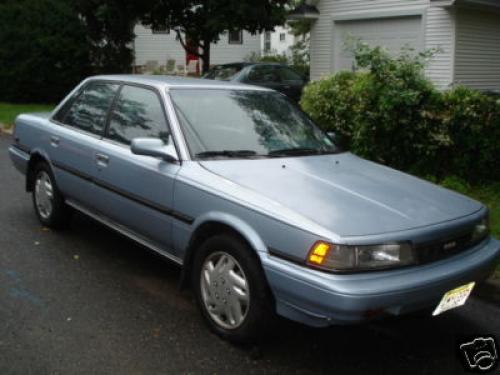 Photo of a 1990-1991 Toyota Camry in Ice Blue Metallic (AKA Pearl) (paint color code 8G2)