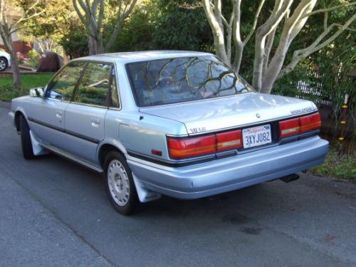 Photo of a 1990-1991 Toyota Camry in Ice Blue Metallic (AKA Pearl) (paint color code 8G2)