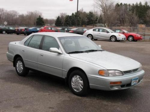 Photo of a 1994-1996 Toyota Camry in Platinum Metallic (paint color code 1A0)