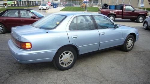 Photo of a 1992 Toyota Camry in Ice Blue Pearl (paint color code 8G2)