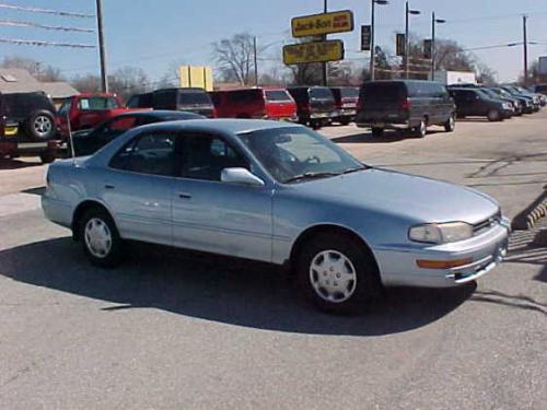 Photo of a 1992 Toyota Camry in Ice Blue Pearl (paint color code 8G2)