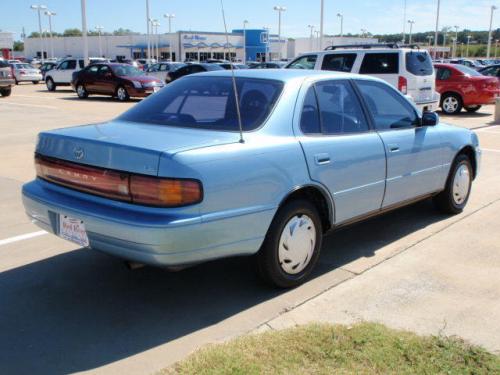 Photo of a 1993 Toyota Camry in Blue Haze Pearl (paint color code 8J6)