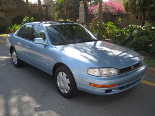 Photo of a 1993 Toyota Camry in Blue Haze Pearl (paint color code 8J6)