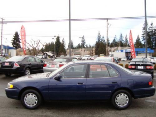 Photo of a 1994-1996 Toyota Camry in Nightshadow Pearl (paint color code 8K0)