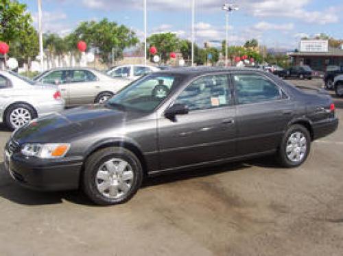 Photo of a 2000-2001 Toyota Camry in Graphite Gray Pearl (paint color code 1C6)