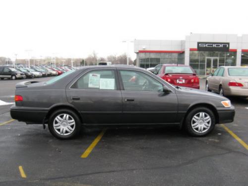 Photo of a 2000-2001 Toyota Camry in Graphite Gray Pearl (paint color code 1C6)