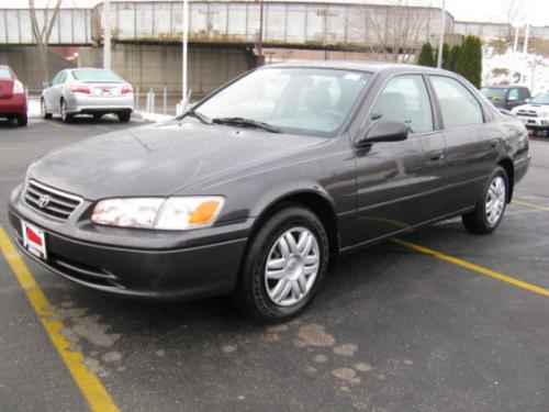 Photo of a 2000-2001 Toyota Camry in Graphite Gray Pearl (paint color code 1C6)