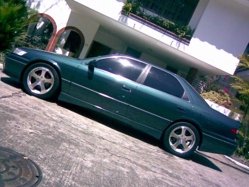 Photo of a 1997-1998 Toyota Camry in Classic Green Pearl (paint color code 6P2)