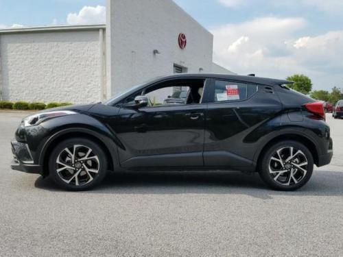 Photo of a 2018-2022 Toyota C-HR in Black Sand Pearl (paint color code 209)