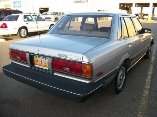 Photo of a 1984 Toyota Cressida in Light Beige Metallic (paint color code 2R2)