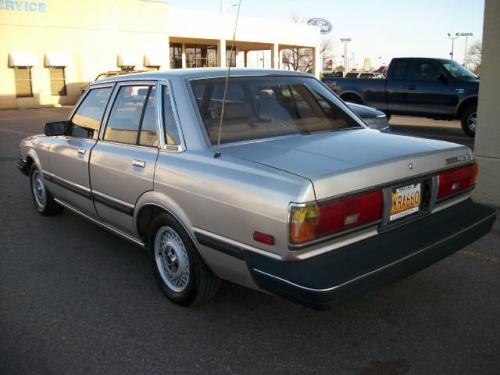 Photo of a 1984 Toyota Cressida in Light Beige Metallic (paint color code 2R2)