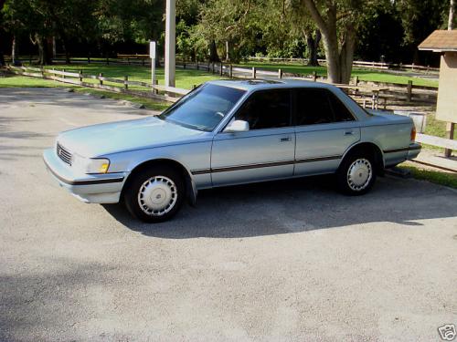 Photo of a 1989-1992 Toyota Cressida in Ice Blue Pearl (paint color code 8G2)