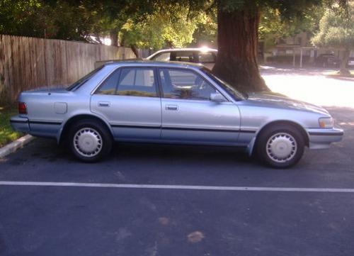 Photo of a 1989-1992 Toyota Cressida in Ice Blue Pearl (paint color code 8G2)