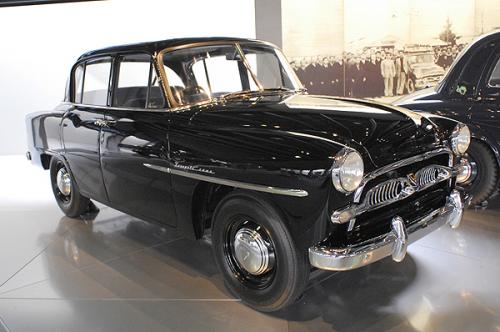 Photo of a 1958-1960 Toyota Crown in Black (paint color code T26)