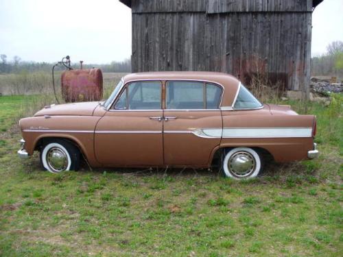 Photo of a 1958-1960 Toyota Crown in Tropical Coral (paint color code T333)