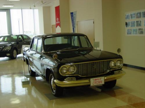 Photo of a 1965-1967 Toyota Crown in Black (paint color code T26)