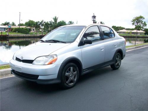 Photo of a 2000-2002 Toyota ECHO in Alpine Silver Metallic (paint color code 199)