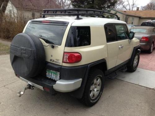 Photo of a 2008-2009 Toyota FJ Cruiser in Iceberg White on Sandstorm (paint color code 2JY)