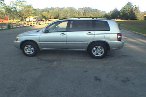 Photo of a 2001-2007 Toyota Highlander in Millennium Silver Metallic (paint color code 1C0)