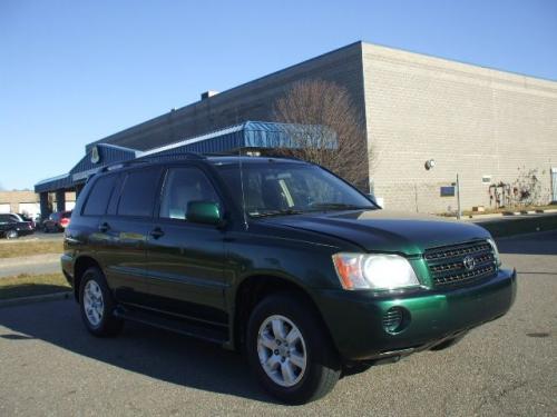 Photo of a 2001-2003 Toyota Highlander in Electric Green Mica (paint color code 6R4)