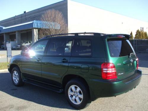 Photo of a 2001-2003 Toyota Highlander in Electric Green Mica (paint color code 6R4)