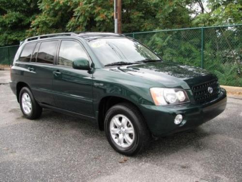 Photo of a 2001-2003 Toyota Highlander in Electric Green Mica (paint color code 6R4)