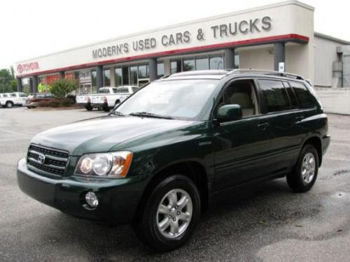 Photo of a 2001-2003 Toyota Highlander in Electric Green Mica (paint color code 6R4)