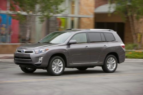 Photo of a 2011-2013 Toyota Highlander in Predawn Gray Mica (paint color code 1H1)