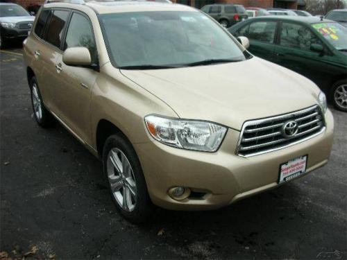 Photo of a 2008-2013 Toyota Highlander in Sandy Beach Metallic (paint color code 4T8)