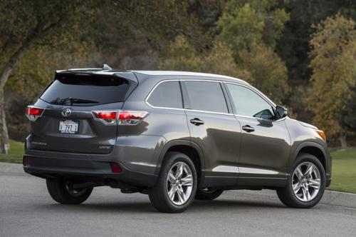 Photo of a 2014-2019 Toyota Highlander in Predawn Gray Mica (paint color code 1H1)