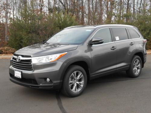 Photo of a 2014-2019 Toyota Highlander in Predawn Gray Mica (paint color code 1H1)