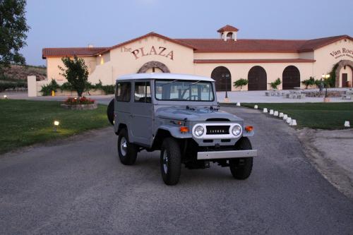 Photo of a 1972-1974 Toyota Land Cruiser in Heath Gray (paint color code 113)