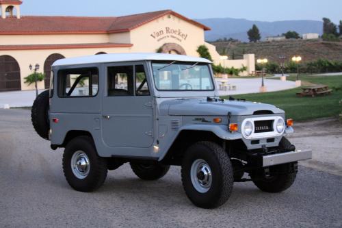 Photo of a 1972-1974 Toyota Land Cruiser in Heath Gray (paint color code 113)