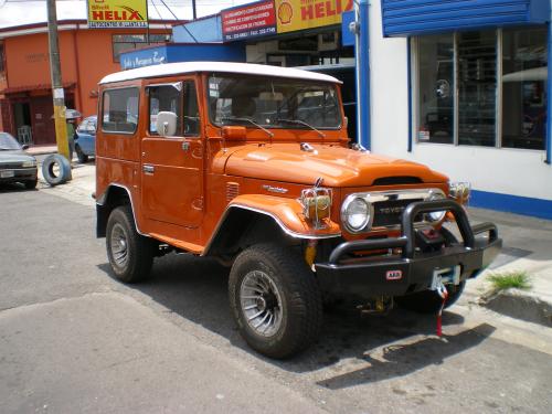 Photo of a 1971-1975 Toyota Land Cruiser in Pollux Orange (paint color code 304)