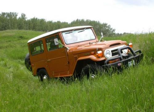 Photo of a 1971-1975 Toyota Land Cruiser in Pollux Orange (paint color code 304)