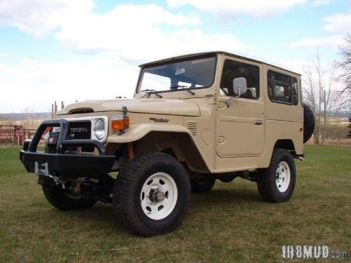 Photo of a 1981-1983 Toyota Land Cruiser in Beige (paint color code 464)