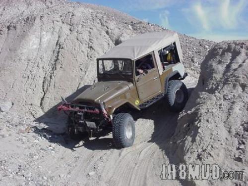 Photo of a 1978-1982 Toyota Land Cruiser in Olive (paint color code 653)