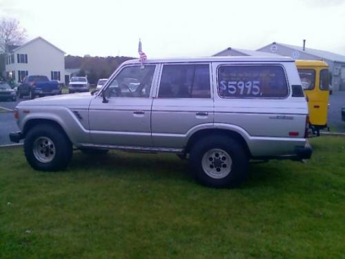 Photo of a 1985-1987 Toyota Land Cruiser in Silver Metallic (paint color code 147)