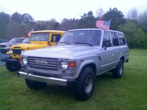 Photo of a 1985-1987 Toyota Land Cruiser in Silver Metallic (paint color code 147)