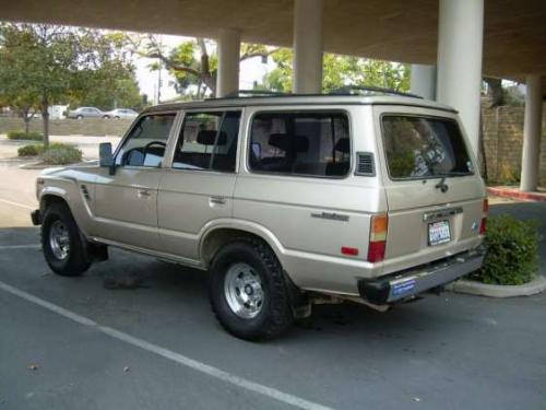 Photo of a 1988-1990 Toyota Land Cruiser in Beige Metallic (paint color code 27G)