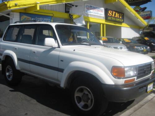 Photo of a 1991-1997 Toyota Land Cruiser in White (AKA Super White) (paint color code 045)