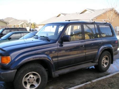 Photo of a 1995-1997 Toyota Land Cruiser in Nightshadow Pearl (paint color code 8K0)