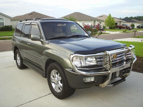 Photo of a 1998-2002 Toyota Land Cruiser in Riverock Green Mica (paint color code 1C3)