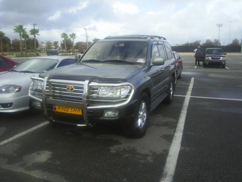 Photo of a 1998-2002 Toyota Land Cruiser in Riverock Green Mica (paint color code 1C3)