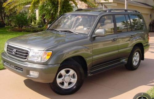 Photo of a 1998-2002 Toyota Land Cruiser in Riverock Green Mica (paint color code 1C3)